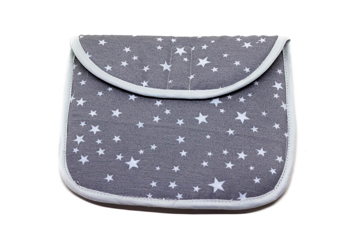 Porta sándwich reutilizable de algodón gris con estrellas blancas Porta sándwich reutilizable gris cerrado con solapa