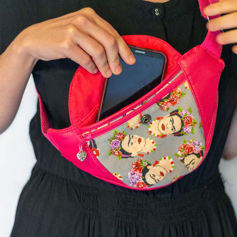 Riñonera; hecha a mano; algodón; piel sintética; Frida Kahlo