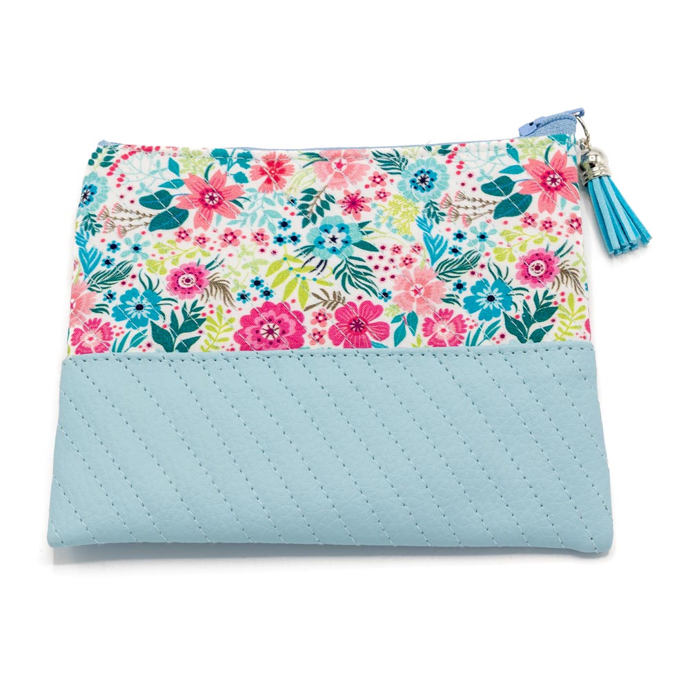 Neceser de Flores y polipiel celeste Neceser de Flores y polipiel celeste