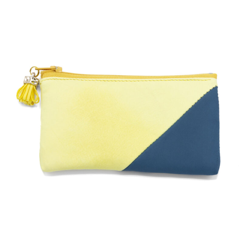 Vista frontal de la cartera de piel bicolor