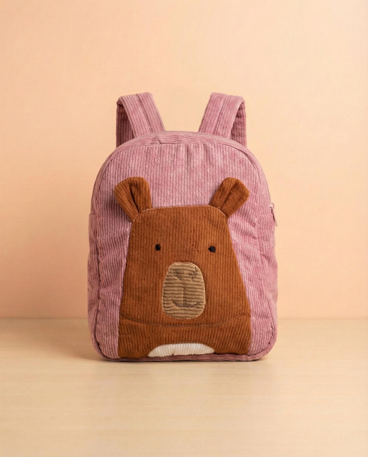 Mochila infantil de pana con capibara Mochila infantil de pana rosa con capibara en el frontal