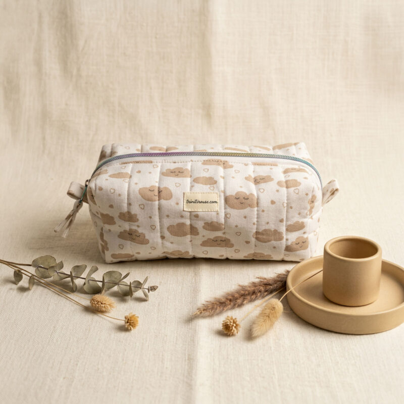 Neceser de tela con estampado de nubes